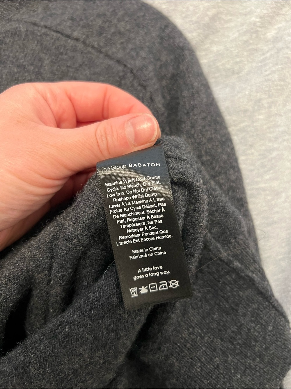 Aritzia 100% Cashmere Sweater - Picture 4 of 5